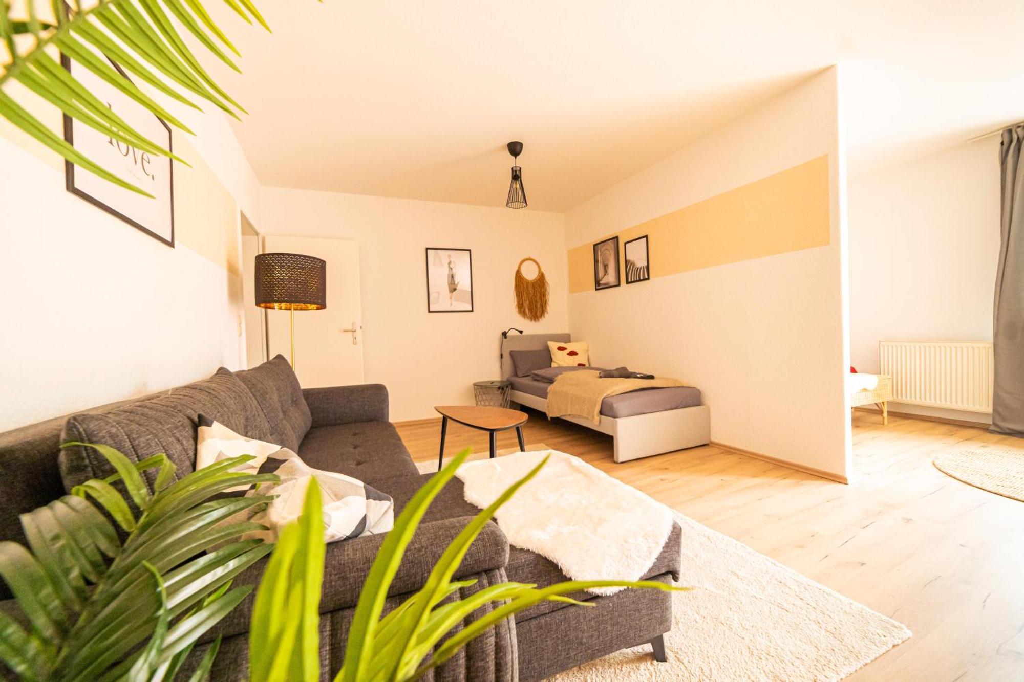 Fullhouse - - K70 - Elevator - Balcony - Smarttv Apartment Eisenach